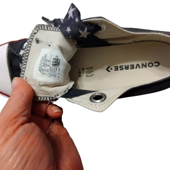 EUC like new! Gray low top all star converse with burgundy wide star laces - Picture 4 of 8